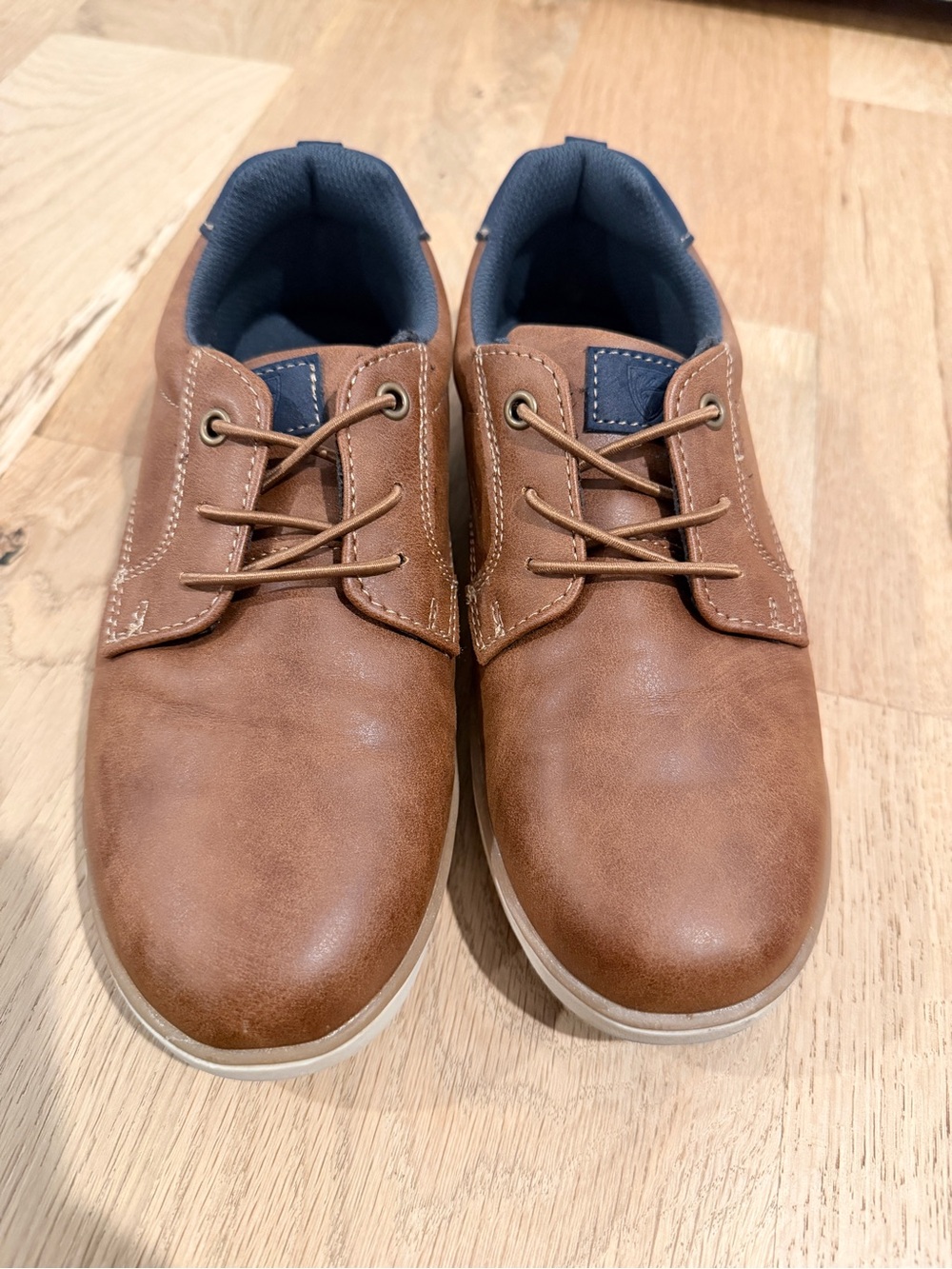 Brown Leather Lace-Up Casual Oxfords with Navy Collar
